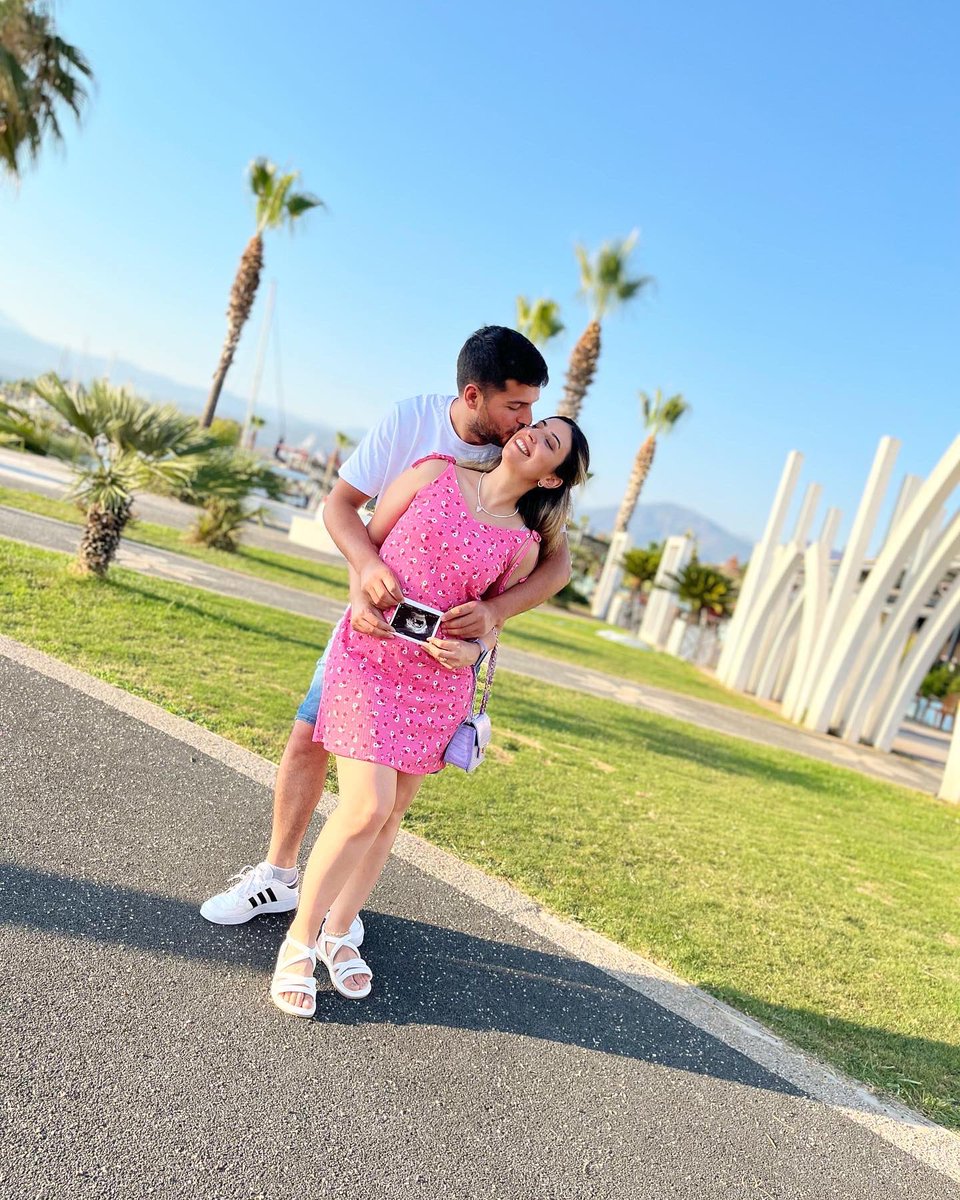 gkceeaaydn's tweet photo. Bundan sonraki tüm baharlar sizinle olsun 🌸 🤰👨‍👩‍👧 https://t.co/1ZHMN0n7Fs