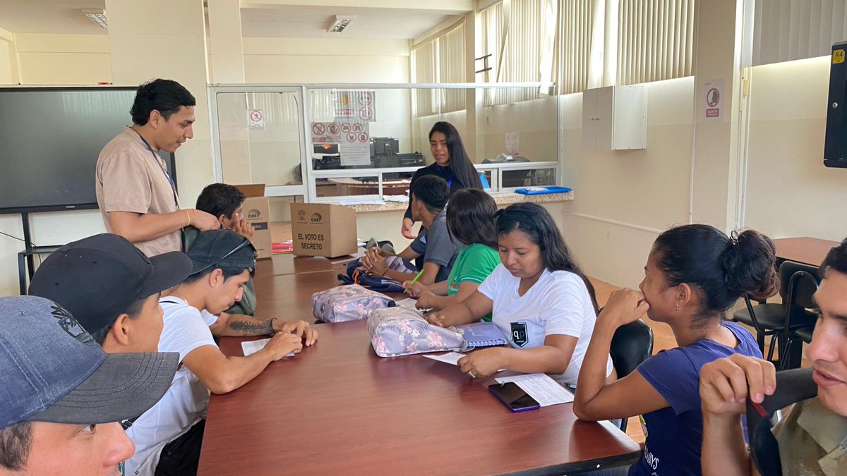 CNEManabi's tweet photo. ✔️| Trabajamos capacitando a los #MJRV🗳️ en las universidades San Gregorio, UTM, ULEAM (extensión Manta, Chone y Pedernales) y en la ESPAM.
#EleccionesAnticipadas2023Ec 🇪🇨🗳️

También tenemos un punto fijo en el auditorio del CNE Manabí. https://t.co/Ap7NsFXkG7