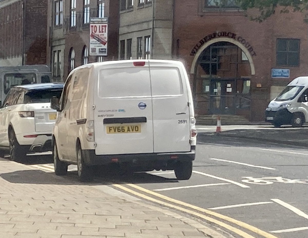 minicabber's tweet photo. Traffic wardens in Hull. Do as we say not as we do ? https://t.co/jKcdj7GfFV