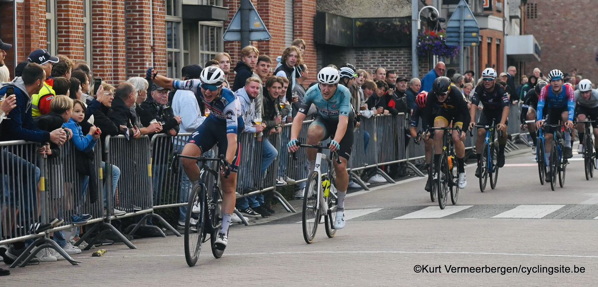 🥇Victory <a href="/senne_hulsmans/">Senne_Hulsmans</a> 

Senne rode his first race this year after knee surgery at the end of March. 

Today was his first race that he won in a bunch sprint. 

Well done 👏👏👏

Photo: @kurtvermeerbergen / @cyclingsite