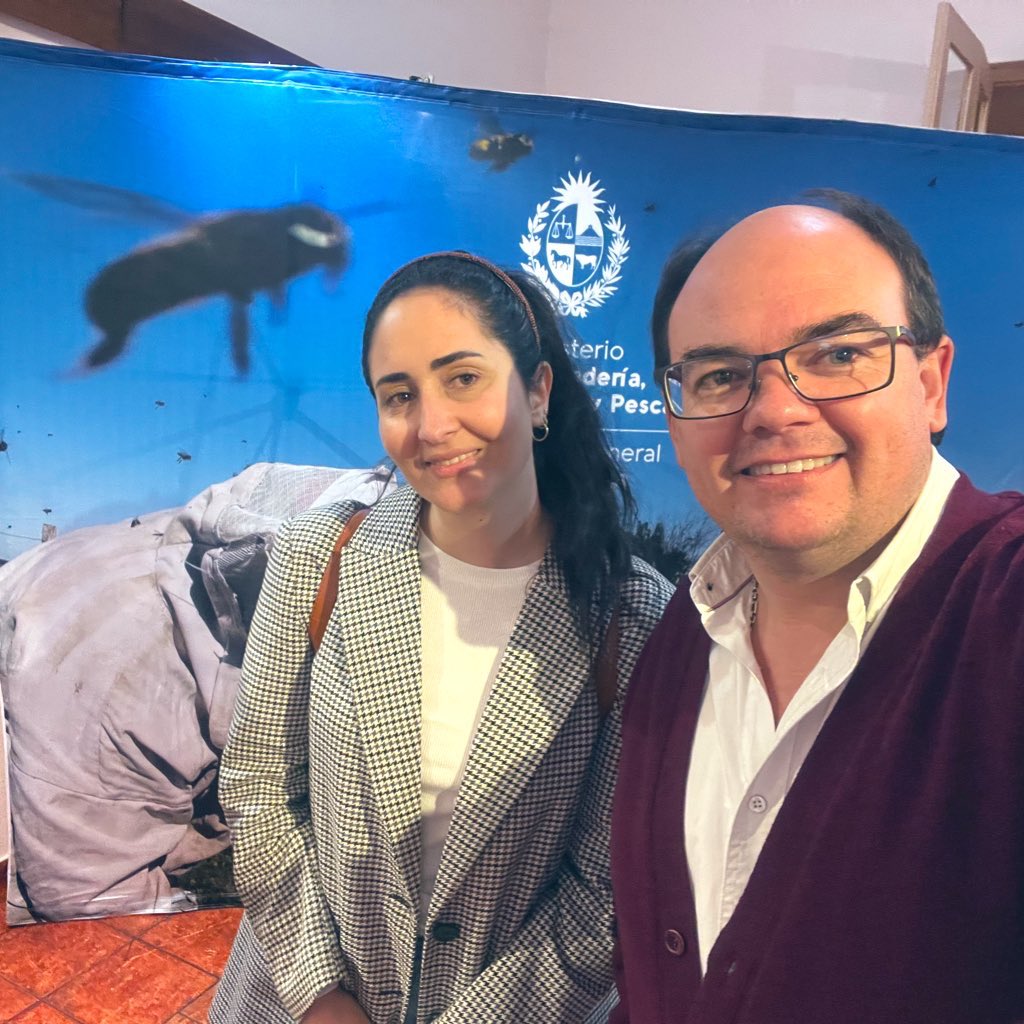 IrazabalDiego's tweet photo. Hoy #Trinidad fue sede del Congreso Nacional de la Granja organizando por el @MGAPUruguay. Buena oportunidad para conocer más sobre la realidad granjera, y encontrarme con amigos y productores que son referentes en el sector. https://t.co/XUZLdQY6si