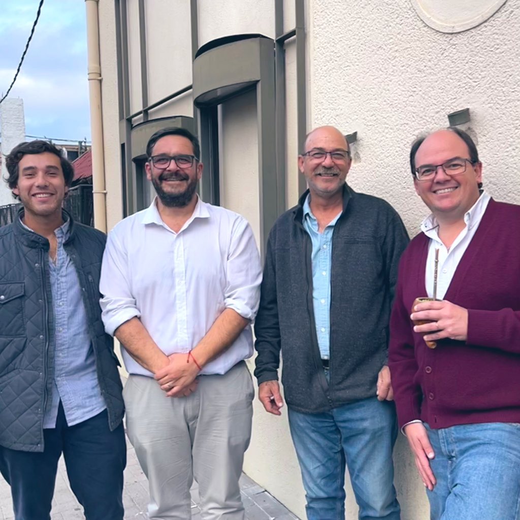 IrazabalDiego's tweet photo. Hoy #Trinidad fue sede del Congreso Nacional de la Granja organizando por el @MGAPUruguay. Buena oportunidad para conocer más sobre la realidad granjera, y encontrarme con amigos y productores que son referentes en el sector. https://t.co/XUZLdQY6si