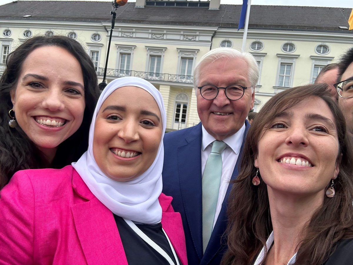 AlaaGabesienne's tweet photo. Excited to talk to the President of Germany Dr.Frank-Walter Steinmeier in the annual meeting of @AvHStiftung It was a great opportunity to meet Humboldians Fellows from arround the world 🌍 🇩🇪 🇹🇳 @Health_talents #AvHStiftung #AvHWhatsNext https://t.co/RF1PbvSfX4