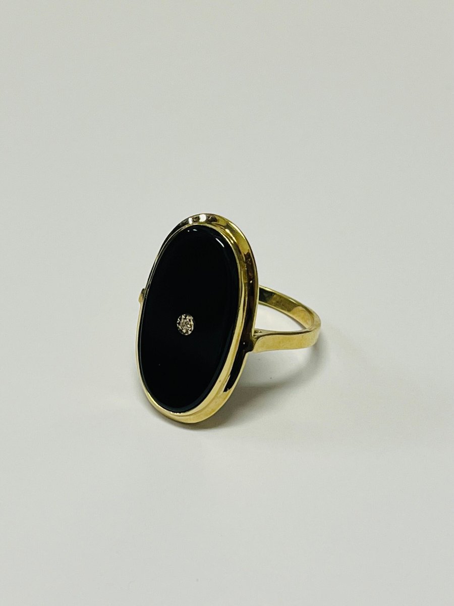 AmericanJewelr3's tweet photo. Excited to share the latest addition to my #etsy shop: Vintage 14K Yellow Gold Large Oval Cut Onyx Diamond Accent Ring https://t.co/S4YcSswYEO #no #onyx #black #gold #oval #blackonyx #rare #vintage #antique https://t.co/yo5YDKqppY