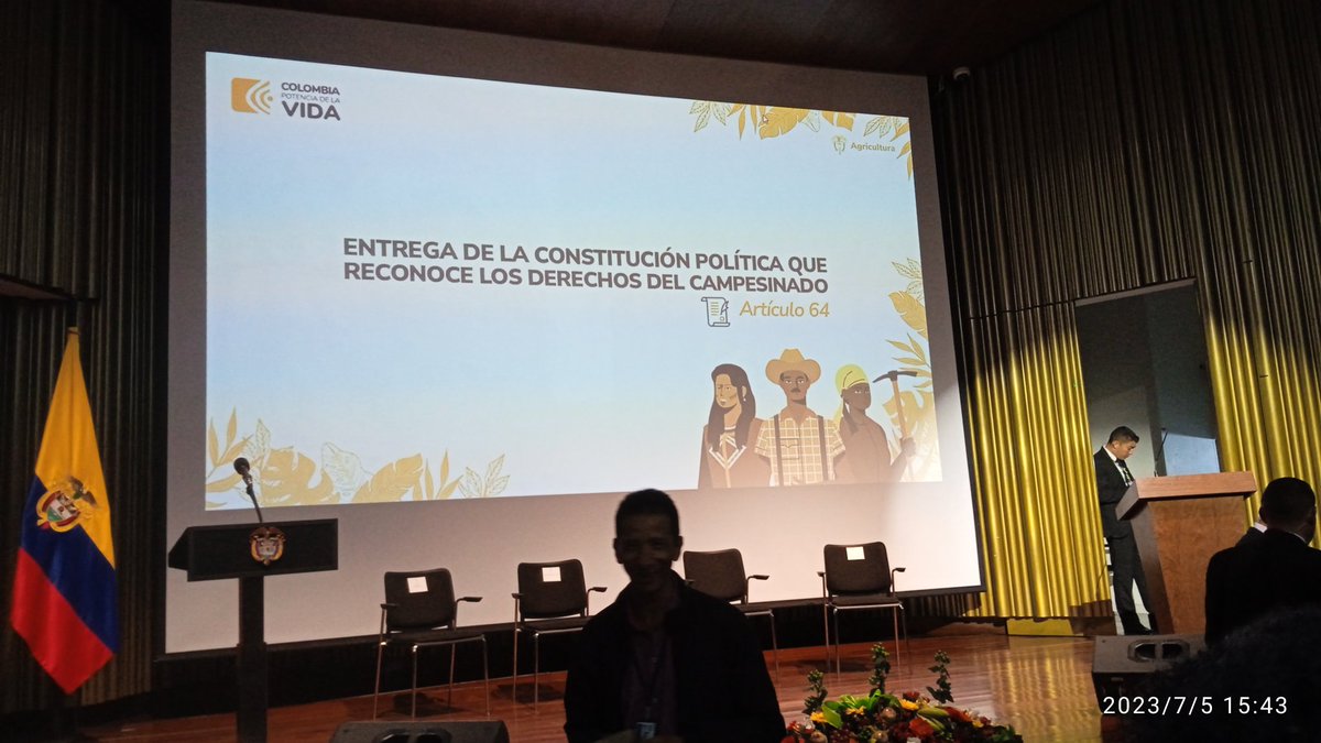 LuisflaraVasque's tweet photo. 05 de Julio de 2023, día histórico para el pueblo campesino, cómo producto de tantas luchas hoy se hace ENTREGA DE LA CONSTITUCIÓN POLITICA QUE RECONOCE LOS DERECHOS DEL CAMPESINADO. El Caribe, codazzi, el cesar dice presente @construpazde @CNA_Colombia https://t.co/9s9BBPP1OY