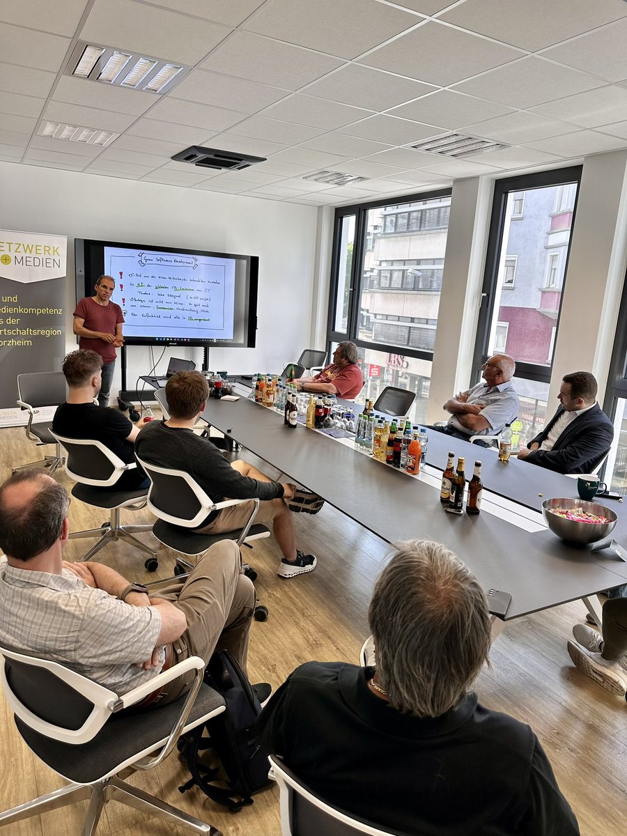grillphil's tweet image. Sehr spannender IT After Work heute mit @a_mirmohammadi zum Thema Green Software Development organisiert vom Netzwerk IT + Medien im @medialesson Office. Einfach schön Veranstaltungen mit der lokalen IT Community zu erleben. #Community #GreenSoftwareDevelopment #Pforzheim