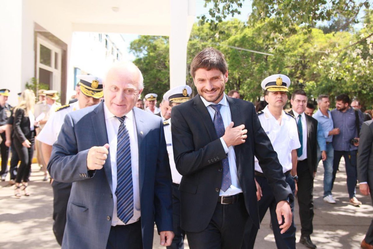 LifschitzFans's tweet photo. @maxipullaro fue Ministro de Seguridad durante toda la gobernación de Miguel. Tomó el área más difícil. 
Queremos brindarle todo nuestro apoyo, entendiendo que es la persona más preparada para poner de pie a Santa Fe.
Muchos éxitos en lo que viene Maxi querido. https://t.co/KMDh4CyQoL