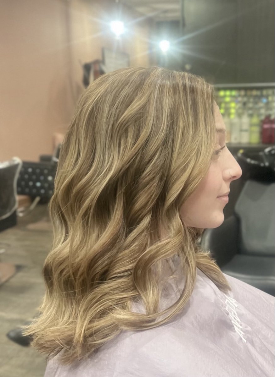 BuffaloGlam's tweet photo. Karina is behind the chair today bringing the STYLE👏 https://t.co/Q1q3GHHEBF