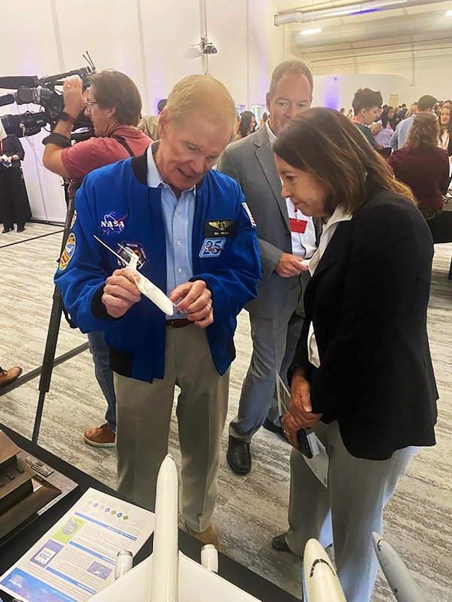 SenBillNelson's tweet photo. Today's Space Summit with @SenatorCantwell reaffirmed the vital role of collaboration between @NASA, industry partners, and STEM institutions. Together, we will address the challenges of tomorrow. Proud to demonstrate how NASA is investing in American competitiveness nationwide. https://t.co/JX02MT293r