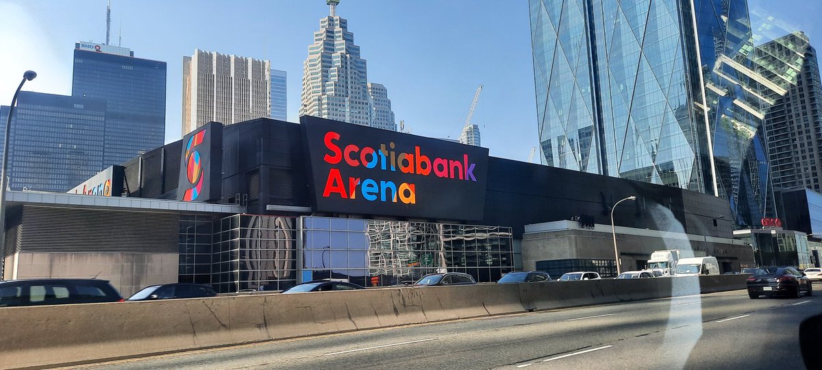 KateHobi34's tweet photo. I'm two/three days late...but Hi @JYPETWICE !!! Hope you had fun in Toronto !! https://t.co/ee9Ezsb2WM