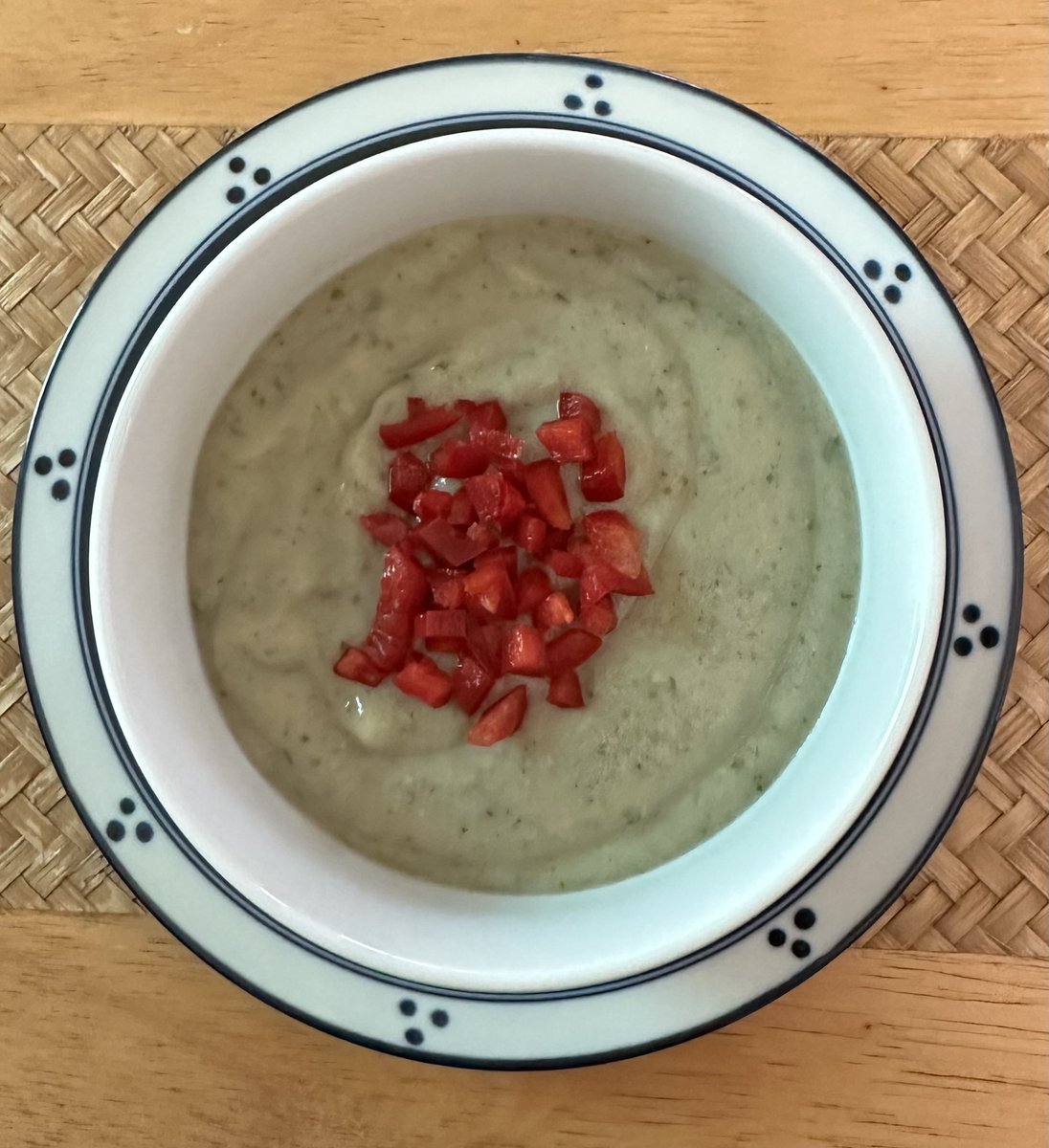 OboistaAlli's tweet photo. Lunch today: @MollieKatzen's Pureé of Watercress, Mushroom, Leek and Potato Soup from #StillLifeWithMenu Delicious hot, room temp, or chilled (my preferred). So yummy! 😋I added soy milk to the purée and chopped red banana pepper for garnish.
https://t.co/e7a40Bkh8T https://t.co/HUg2GlOmrz