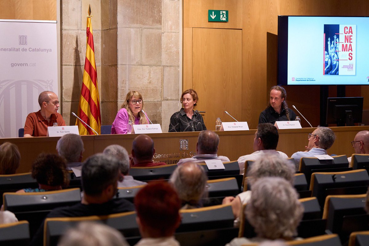 toniseres's tweet photo. Que bé! Presentem a @cultura_cat amb @natalia_garriga i @AdelMoya8 l’estudi: Relleu generacional en l’associacionisme cultural de @nacherd publicat en el #Canemàs25 de l’@EnsAssoc. Una bona eina per a les entitats de cultura popular. Per molts anys!! https://t.co/RX1KGBQ2eQ