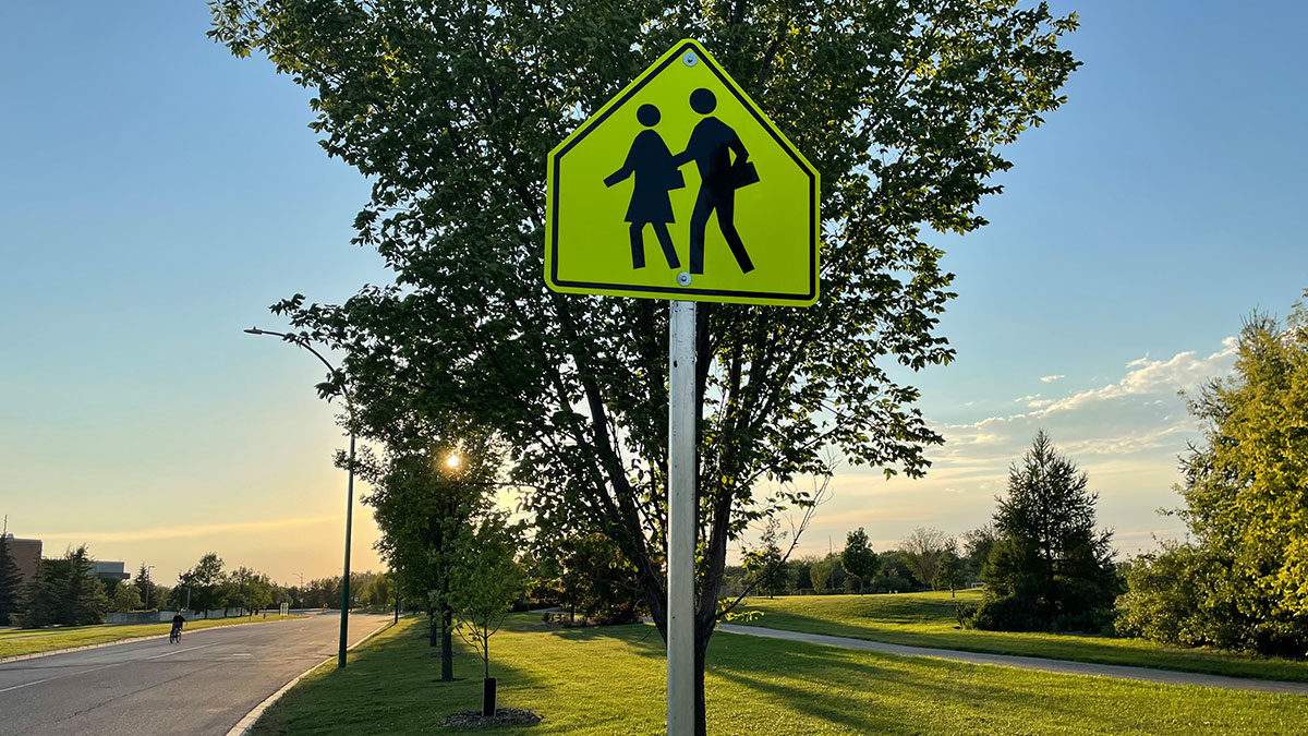 Where school &amp; playground signs 🚸do not include a posted speed limit, treat the sign as a caution⚠️ &amp; pay close attention 👀. 
School &amp; playground zones with a posted speed limit 🚸 of 30 km/hr, are in effect 7AM-7PM, 7 days a week, year-round.  
saskatoon.ca/speedlimit