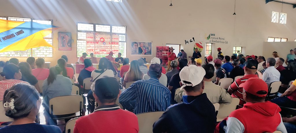 #05Julio |Comisión de Economía Productiva del Partido Socialistas Unido de Venezuela ( PSUV) en Torres , realizó el primer encuentro de organizaciones sociales productivas del campo .
#IndependenciaDeLaPatria 
¡Libertad y Soberanía! <a href="/wcastroPSUV/">Wilmar Castro</a>   <a href="/Garroterolara/">YoelMorales PSUVLara</a> <a href="/NicolasMaduro/">Nicolás Maduro</a>