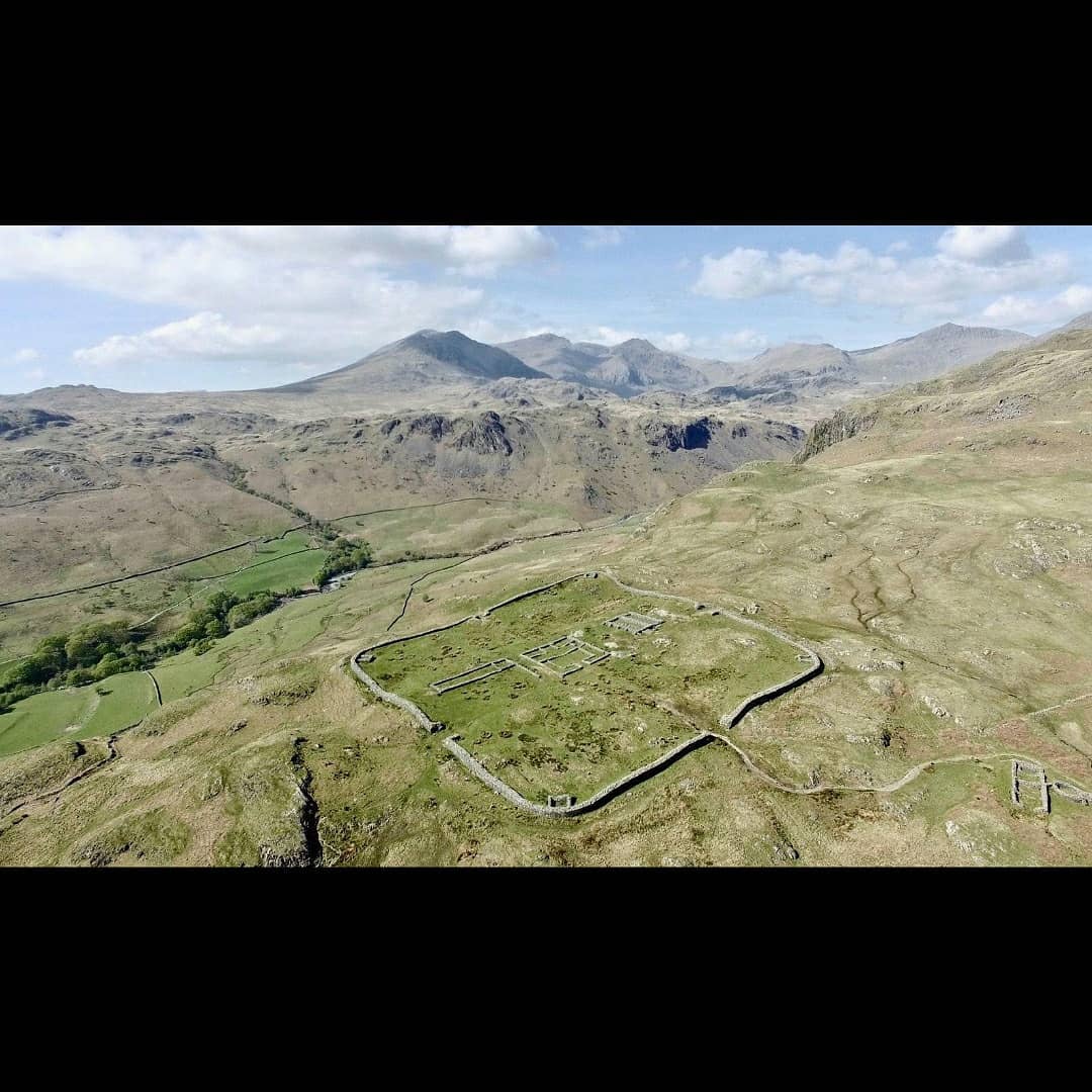 TrimontiumTrust's tweet photo. The remote and dramatic #Hardknott #Roman fort located in the Lake District, England. Founded in the 2nd Century AD, an inscription records it was garrisoned by the Fourth Cohort of Dalmatians, from the Balkans.
It was occupied off and on until the 3rd Century AD. https://t.co/ZQ9nf9udio