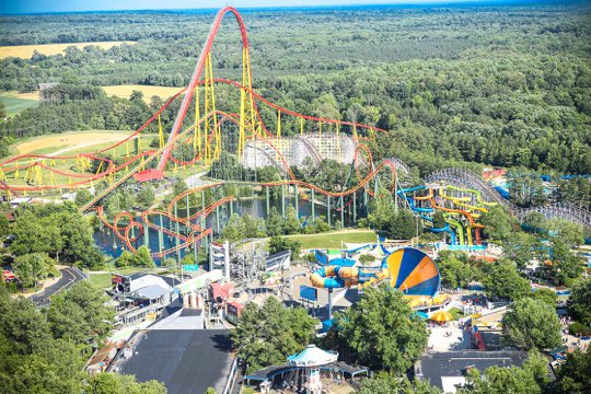skiski93's tweet photo. Kings Dominion and Bush Gardens Williamsburg VA in less than 3 weeks. This vacation is well needed. 😭🥵 https://t.co/CbkgOk4KIv