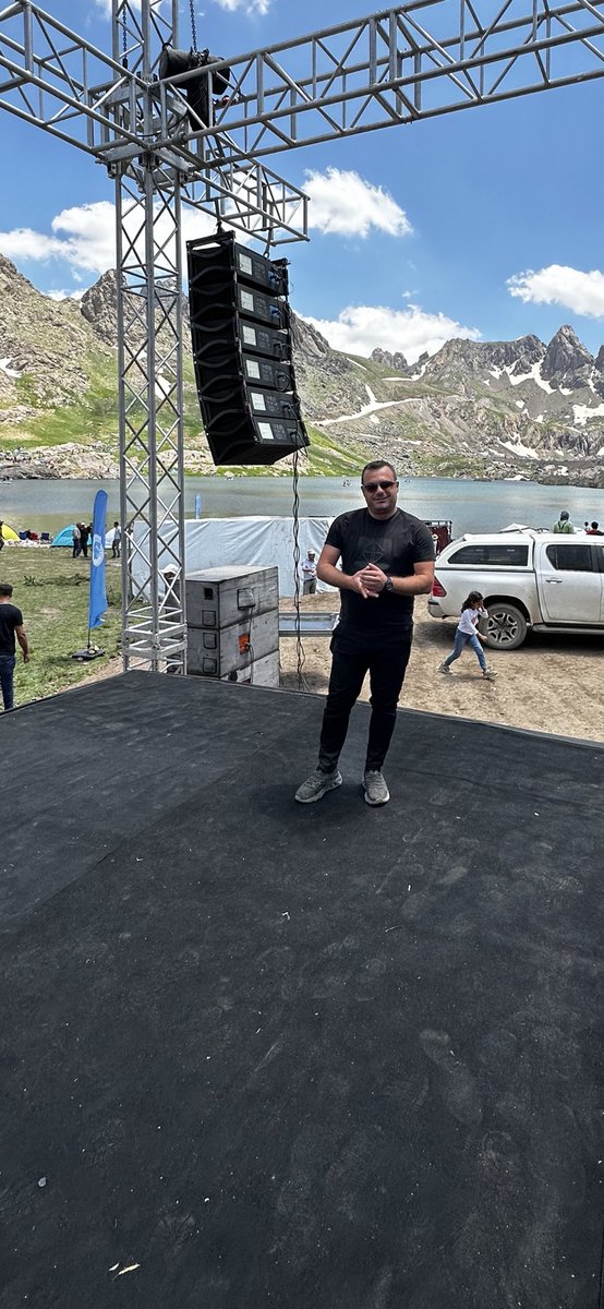 İnsan ayağının değmediği yasak bölgelerden;

Festival günlerine ..🇹🇷🇹🇷🇹🇷

📍Burası Yüksekova cilo sat dağları

#AyyıldızınGölgesi
#Huzur
#Güven 

Teşekkürler Türkiye’nin mimarı
Sn <a href="/RTErdogan/">Recep Tayyip Erdoğan</a>
Valimiz Sn <a href="/idrisakbiyik/">Dr. İdris AKBIYIK</a>