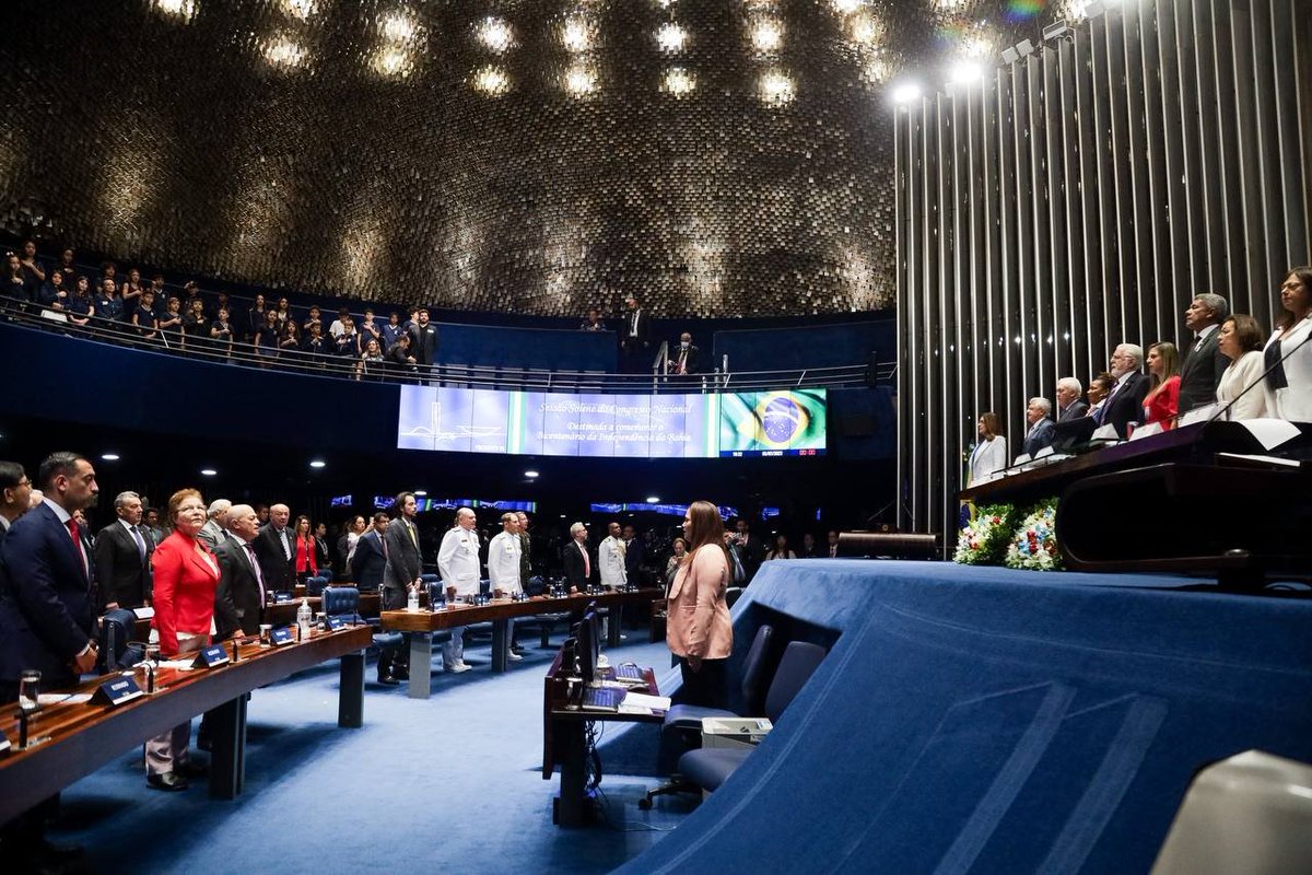 jaqueswagner's tweet photo. Hoje tive a honra de presidir a Sessão Solene do Congresso Nacional em celebração ao Bicentenário da Independência do Brasil na Bahia, realizada por nossa iniciativa, junto com o senador @randolfeap, @DeputadoBacelar e as deputadas @Alice_Portugal, @lidicedamata e Rogéria Santos. https://t.co/Q6UPzyn5nX