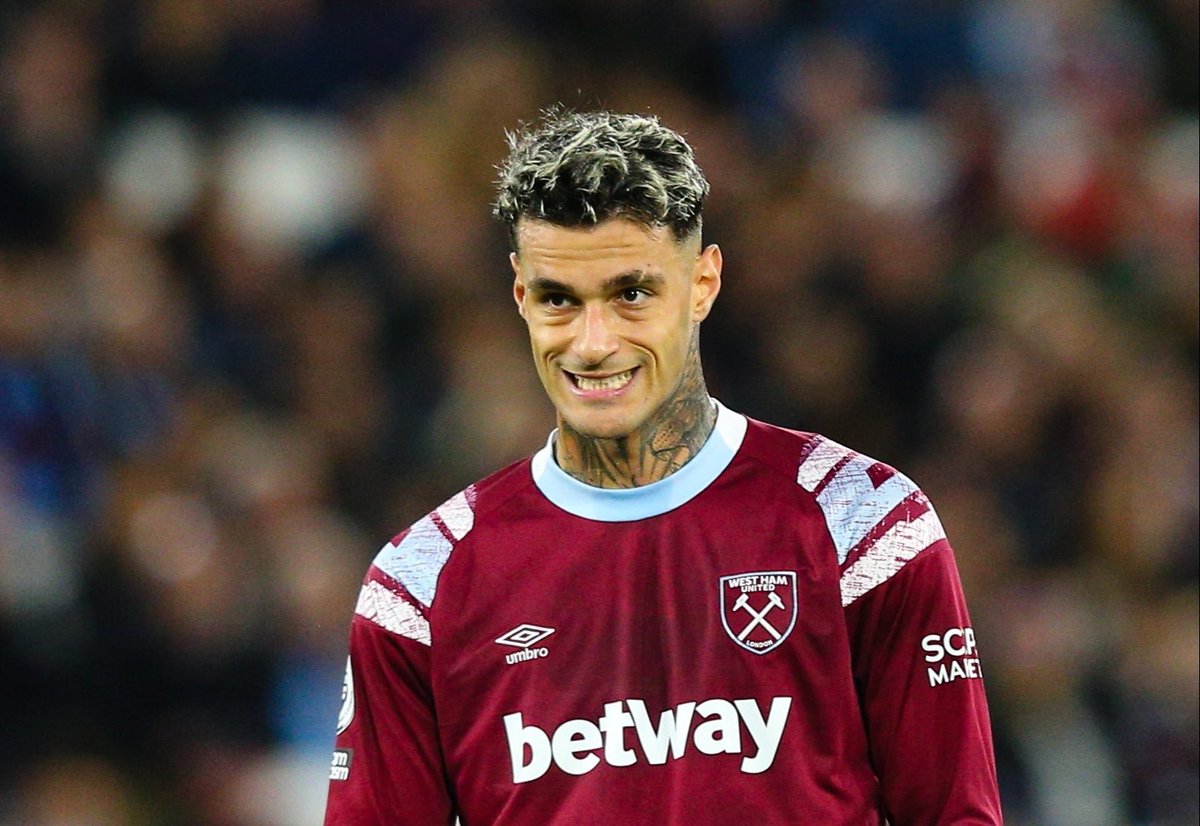 nonleggerlo's tweet photo. “Il Milan ha proposto uno scambio al West Ham: il rossonero Origi in cambio di Scamacca…”

“Pare che il West Ham non abbia risposto, ‘in casa non c’è nessuno’…”

“Non credo che la trattativa sia decollata…”

#LOriginale @SkySport https://t.co/HatJkGQd4k