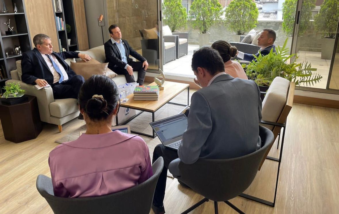 ComercioCOLISR's tweet photo. La Misión Económica visitó la semana pasada Pereira y Manizales, donde tuvimos la oportunidad de hablar sobre oportundides de trabajo conjunto con las Gobernaciones y Alcaldías de ambas ciudades en sectores como #cyber 🖥 #agro 🌱 #salud 🩺 #educación 🏫 y #conectividad 🌐. https://t.co/UeN4piYhRp
