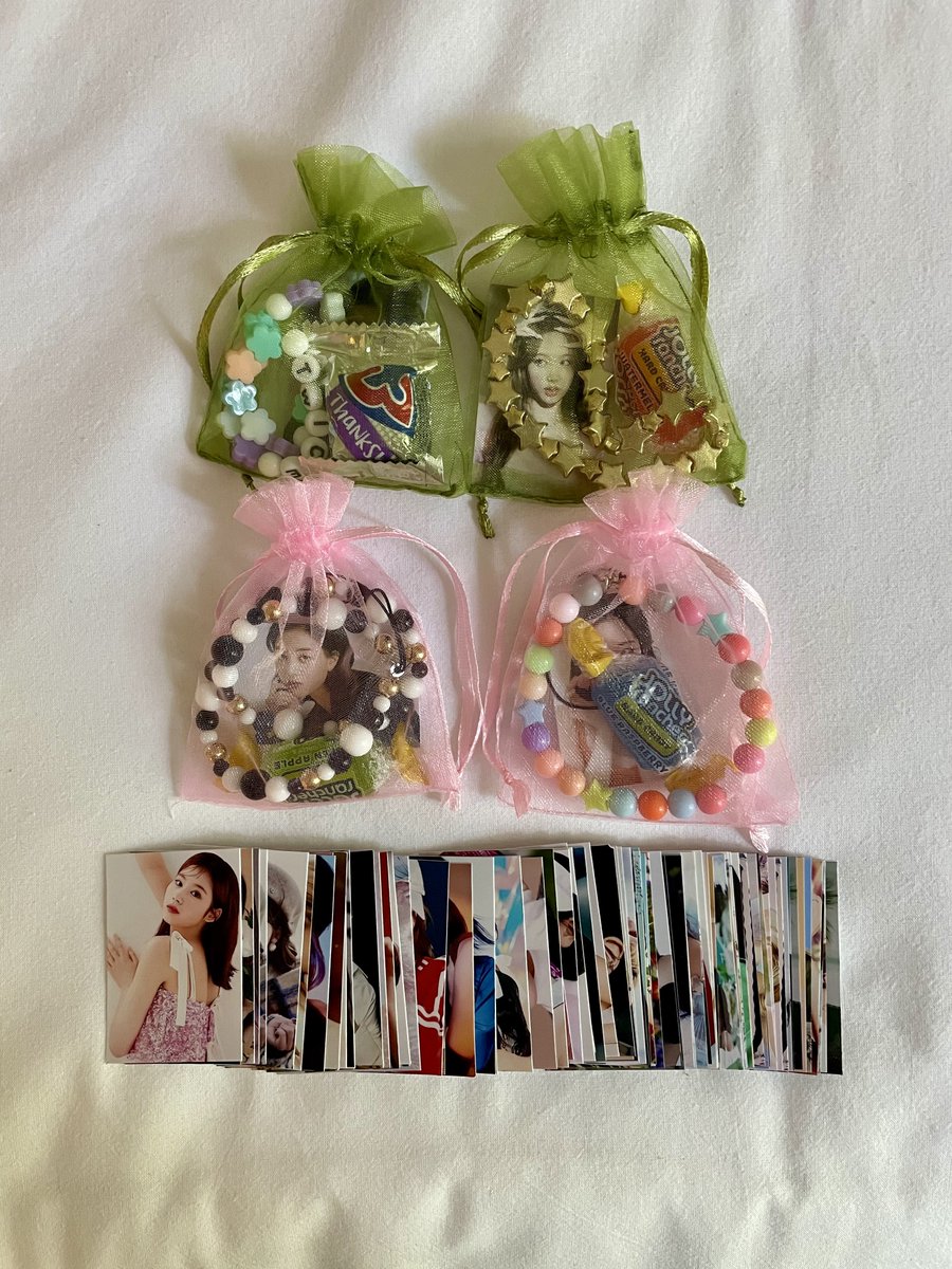 orbitjinnie's tweet image. i'll be giving out freebies for twice tomorrow at metlife!! i have ~100 phone charms/wrist straps/bracelets + ~100 mini photos (~200 total)!

pls like/rt 🥰
🍭🍭🍭
#TWICE_5TH_WORLD_TOUR_IN_New_Jersey #TWICEatMetLife #TWICEinNJ #TWICEinNYC #twicefreebies