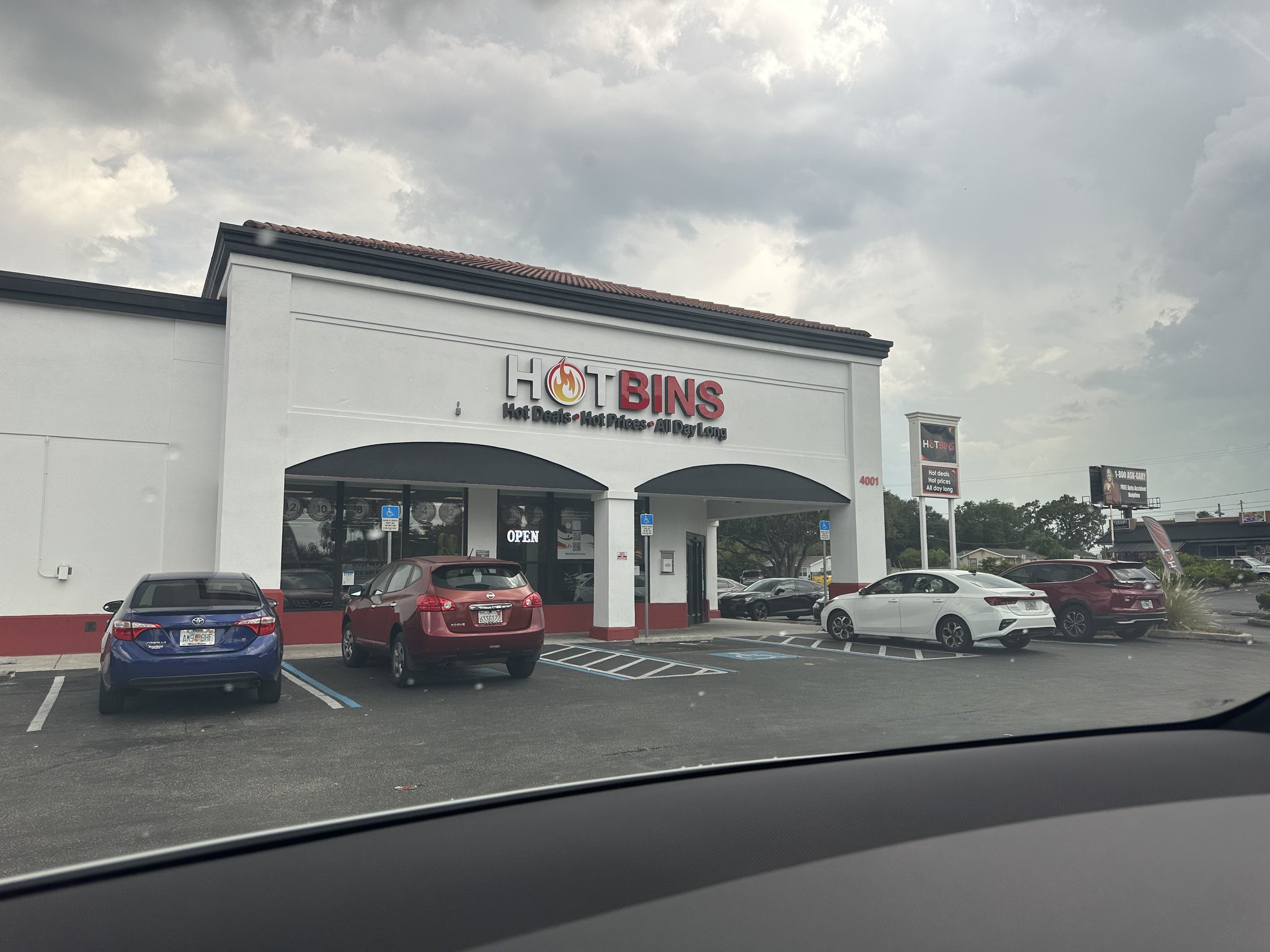 Dan Nunn on Twitter "I went to this Amazon Returns Store today here in Tampa, Hot Bins. It's