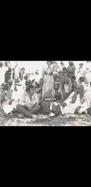 abrehim200998's tweet photo. أمير #تبوك الأمير سليمان التركي السديري-رحمه الله-ورئيس محاكم تبوك الشيخ صالح المحمد التويجري-رحمه الله-في سباق الهجن بالسداره جنوب #علقان والذي أعده خضر بن درويش العطوي، وكان ذلك أوائل التسعينيات الهجرية https://t.co/kLkhpwRfRG
