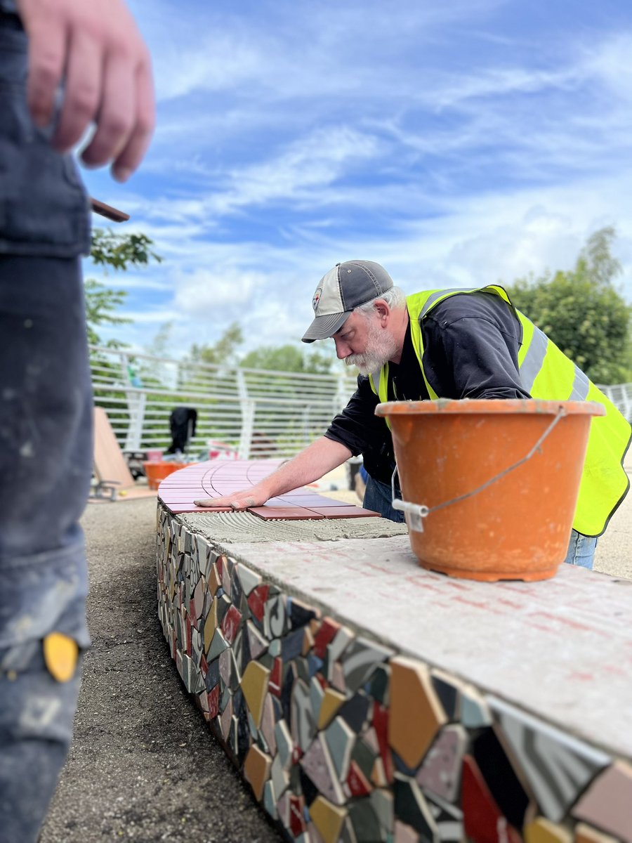 wemakeitglasgow's tweet photo. Busy week so far… a big art install happening tomorrow and Friday at #Stockingfield. If you haven’t been up for a while three more benches have been installed, and @LambhillStables mural is going in. Come find your tiles :) https://t.co/XpJUIunSu7