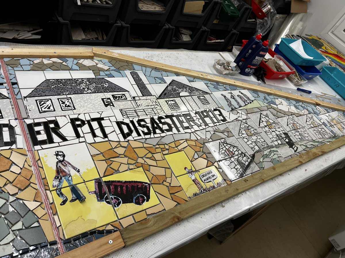 wemakeitglasgow's tweet photo. Busy week so far… a big art install happening tomorrow and Friday at #Stockingfield. If you haven’t been up for a while three more benches have been installed, and @LambhillStables mural is going in. Come find your tiles :) https://t.co/XpJUIunSu7