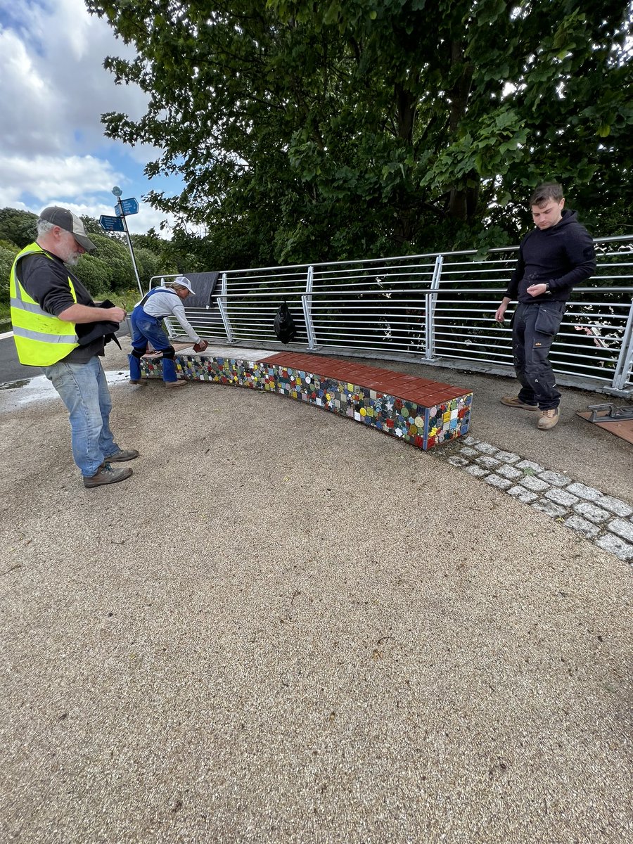 wemakeitglasgow's tweet photo. Busy week so far… a big art install happening tomorrow and Friday at #Stockingfield. If you haven’t been up for a while three more benches have been installed, and @LambhillStables mural is going in. Come find your tiles :) https://t.co/XpJUIunSu7