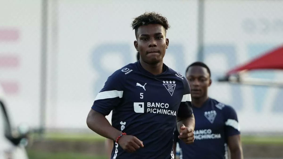 Jhm44 on Twitter "Oscar Zambrano Club LDU Quito Nationality