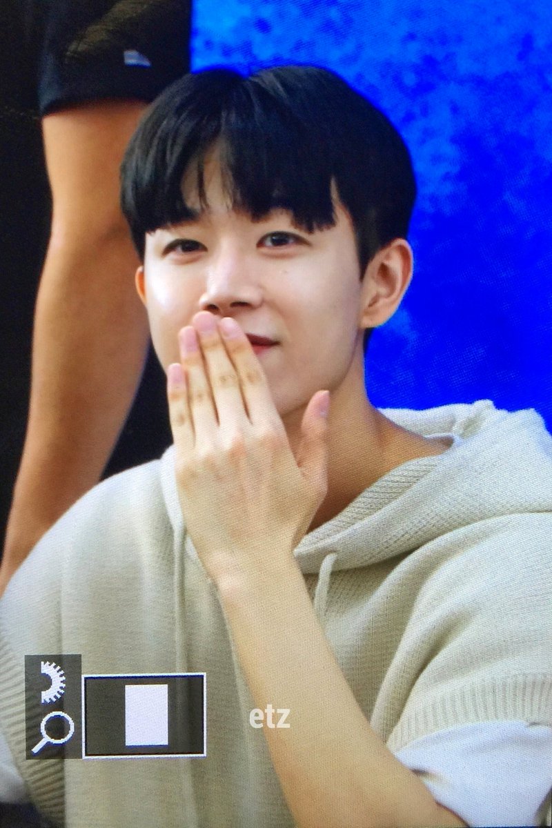 GoldenLuv12's tweet photo. what if we get a Golcha bright comeback then what?? 👀👀👀 https://t.co/tV4aYr2FqV
