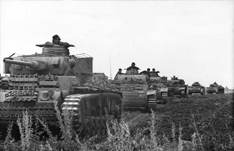 druhasvitova's tweet photo. 80 років тому, 5 липня 1943 року розпочалася Курська битва. Танки Вермахта пішли у стратегічний наступ, намагаючись відіграти поразки попередніх півроку війни. Вони хотіли взяти в кільце виступ радянського ��ентрального фронту.

1/х https://t.co/JH7HLW4Zj2