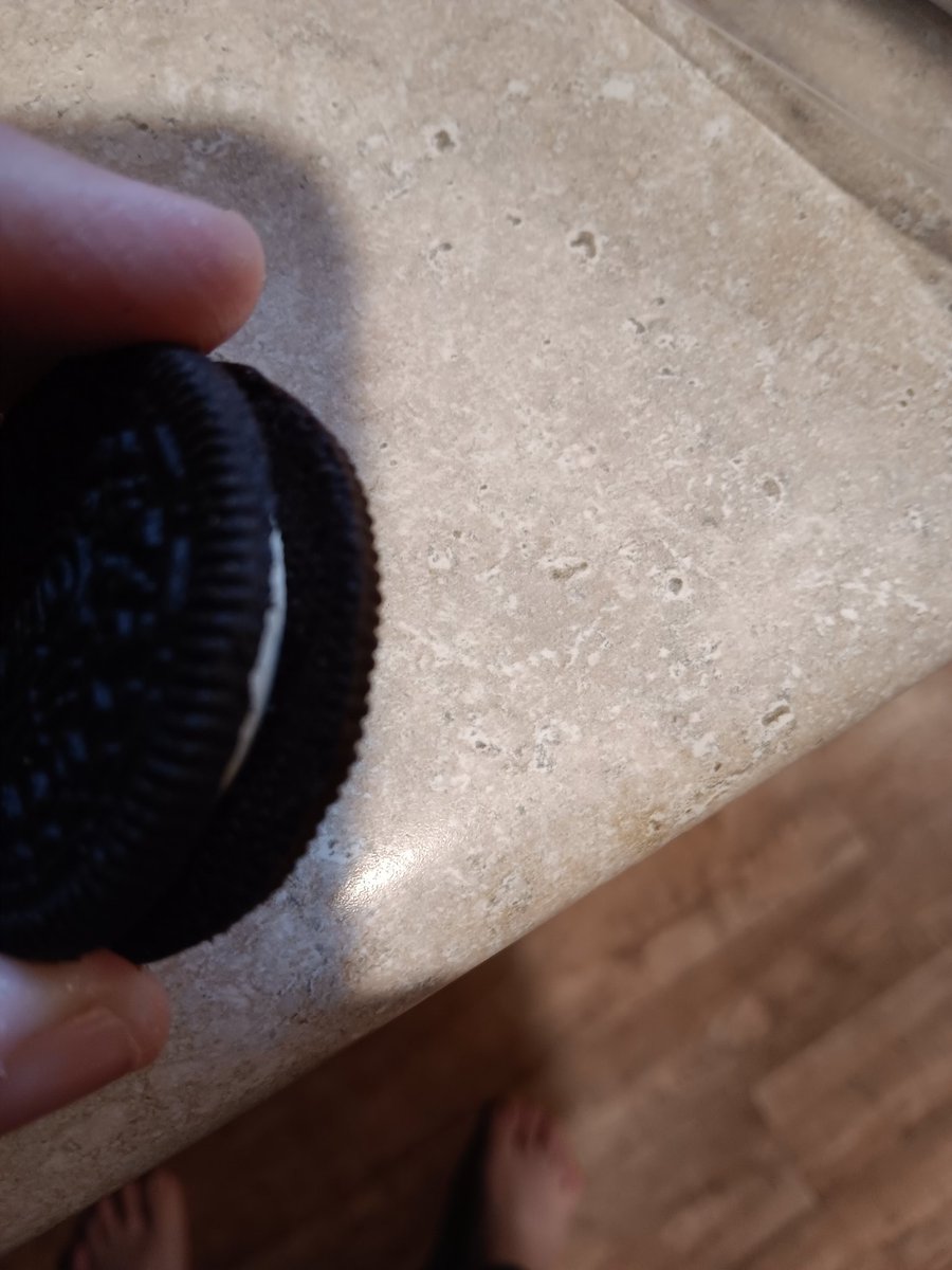 Sabriena_Plotke's tweet photo. Umm @Oreo @nabisco false advertising. These say double stuffed, gluten free and cost significantly more than the ones with gluten. They're not double stuffed. So far seem to be gluten free. They should say " double stuffed just not the same double stuffed as the ones with gluten" https://t.co/HonN8Zzcnz