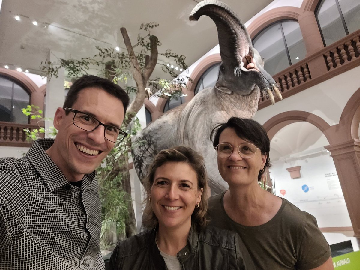 Nachts im Museum ... ein tolles Wiedersehen mit @NeosLove, @NMuelhens und zahlreichen Tieren die vor ein paar Millionen Jahren hier lebten 😅. #Bildungsbier im nhm in #Mainz.
