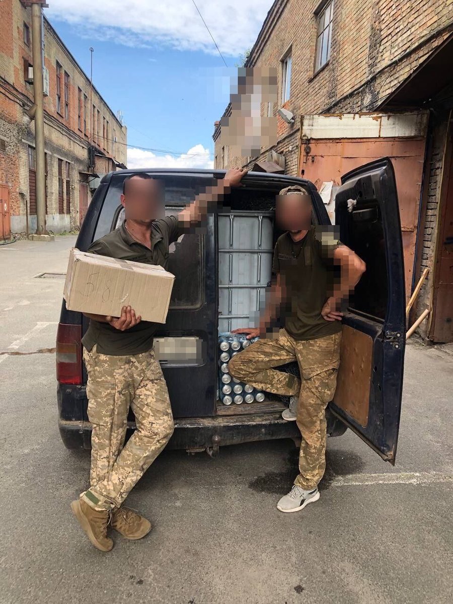 defendukraini's tweet photo. MASTER FORKLIFT MAESTRO
UKRAINE EDITION
๐จ๐ฆโค๏ธ๐บ๐ฆ
For us boys (age 1 to 90)
The one thing more fun
Than watching bulldozers?
Watching forklift ballet:
This guy "Johnny" in Kyiv
Is an ace!
Our #ProjectPescatore
fishing nets
#ProjectEaster container #5
Now in Kherson
Kyiv Bakhmut https://t.co/mOIH5Nhmc3