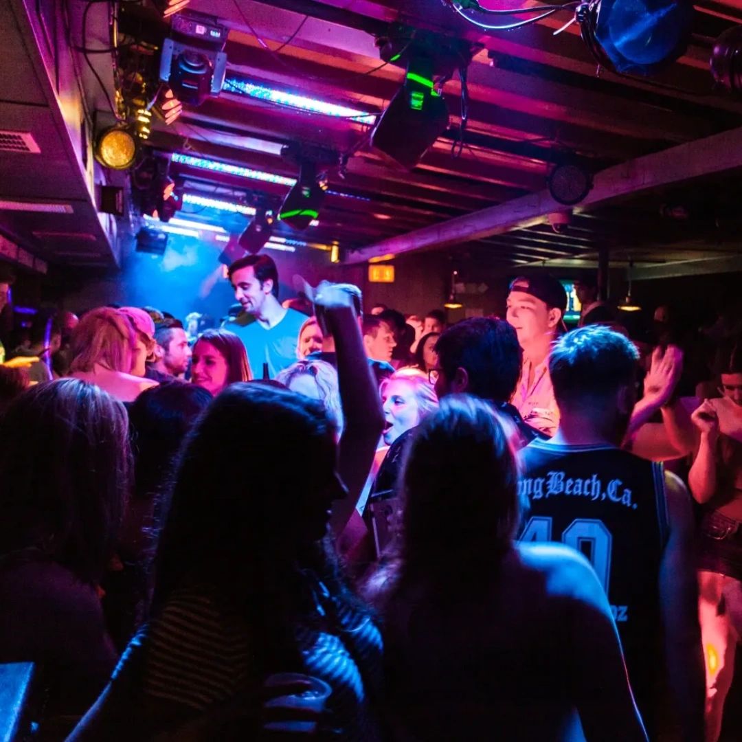 Looking for a legendary night out? Head over to our website to see our schedule of live music performances, check out our menu, and plan your next visit with us! 🎤🍔 #OceanDriveNJ #NightlifeGoals #VisitUsOnline