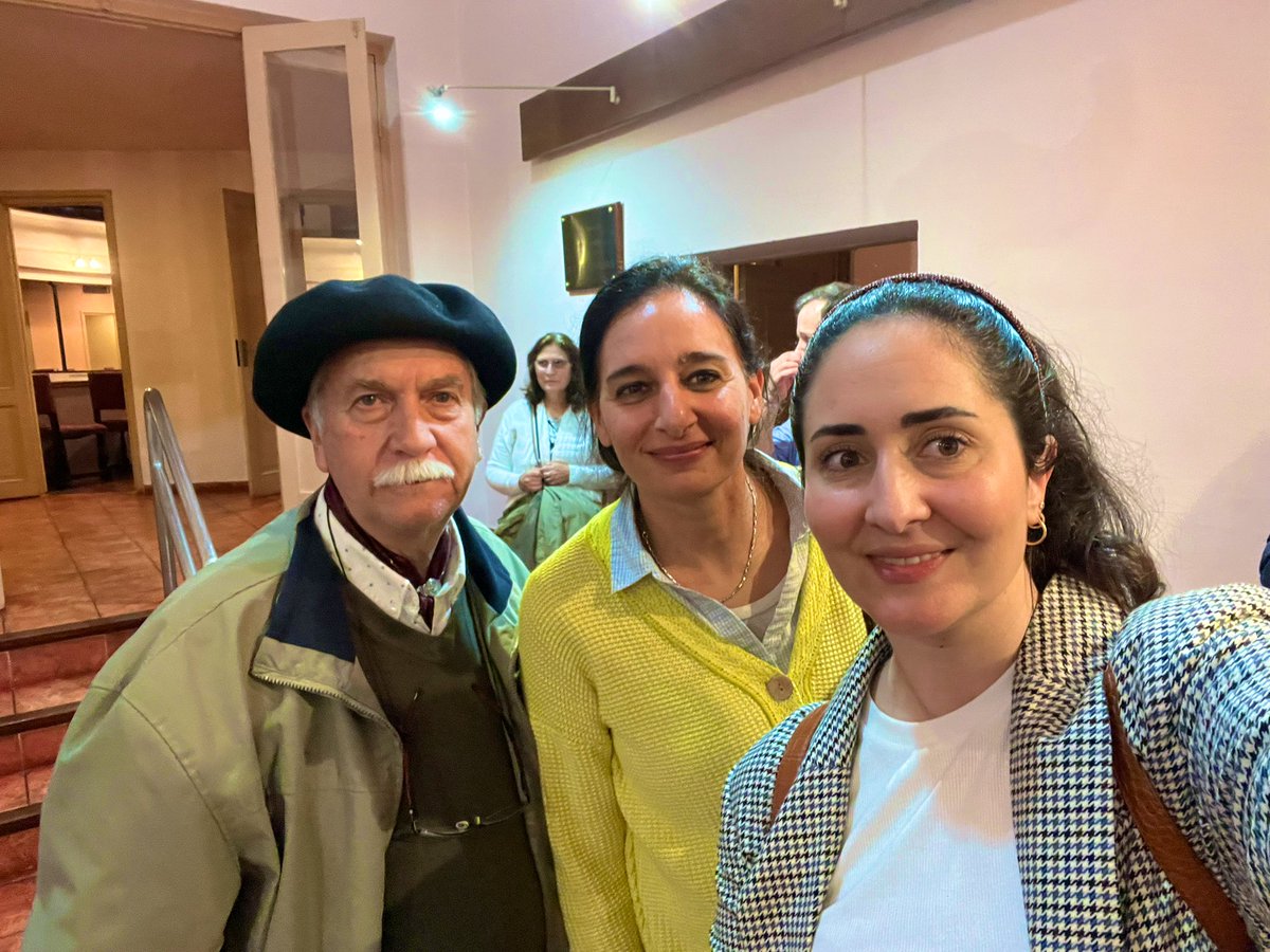 AntoGordillo's tweet photo. Congreso de la Granja
Intercambiar con colegas de todo el país, conocer realidades diferentes y llegar entre todos a tomar postura sobre el sector, es lo más democrático que he vivido. Gran asistencia de gremiales y productores. 

Cerrando, alguien gritó ¡Viva la Granja! Y sí👏 https://t.co/JOGp34P9E4