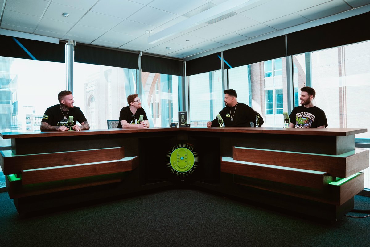 OpTic's tweet photo. Made for the #GreenWall, designed by OpTic 🔥

Turn your setup into a production studio with our Limited Edition custom @elgato Wave:3 Mic &amp; Streamdeck MK.2, available this Friday 🎙️ https://t.co/6AzUHHHbEw
