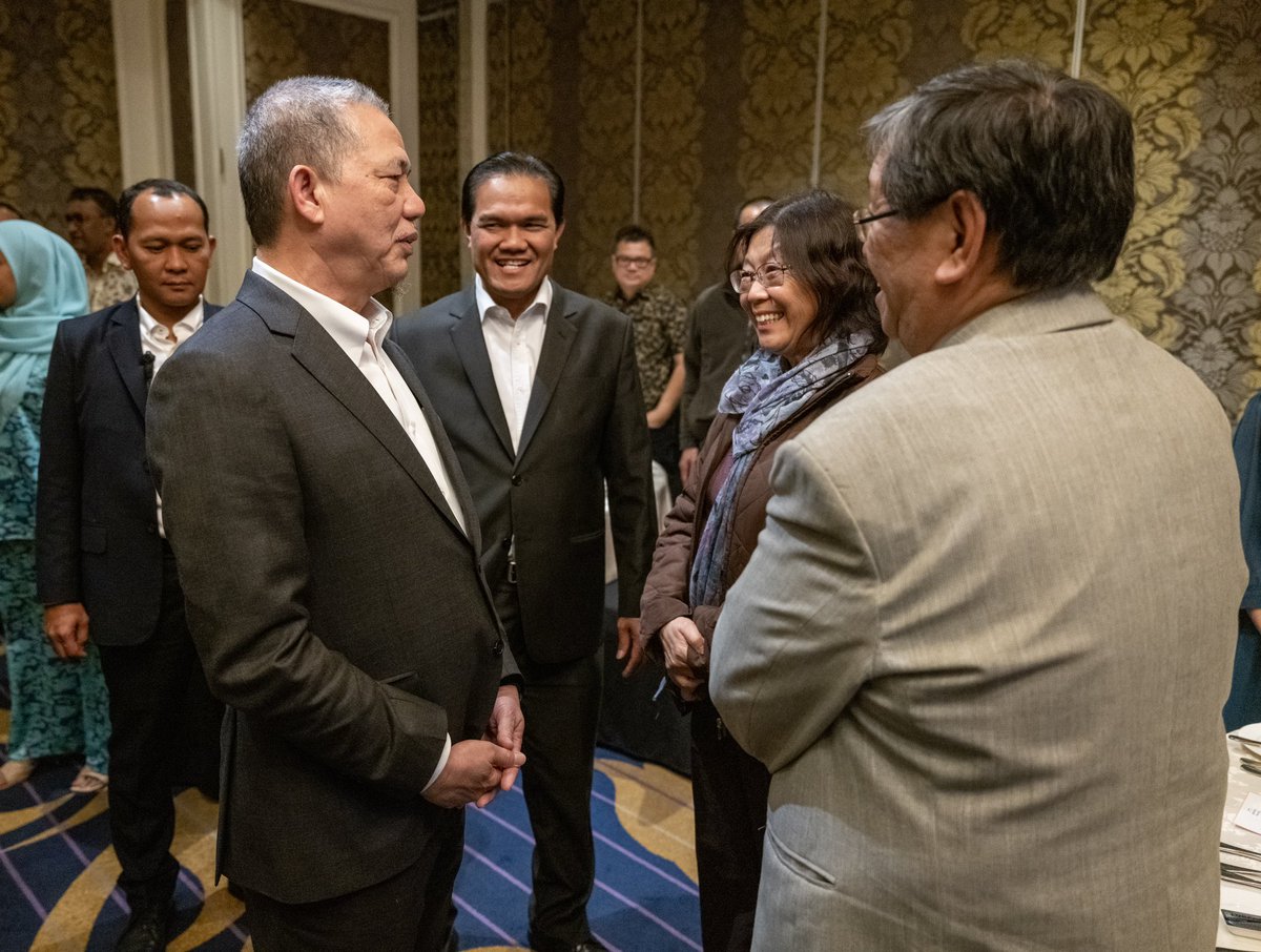 PetraJayaMP's tweet photo. Alhamdulillah, berkesempatan mengadakan pertemuan dan makan malam bersama Diaspora Malaysia di Fedora Hall, Villa Rosa Kempinski, Kenya, sempena lawatan rasmi ke negara berkenaan.
#TPMFY
#MPOF2023
#mykomoditi
#misisawitKenya
#KerajaanPerpaduan
#MalaysiaMADANI https://t.co/7S68l3cTnp