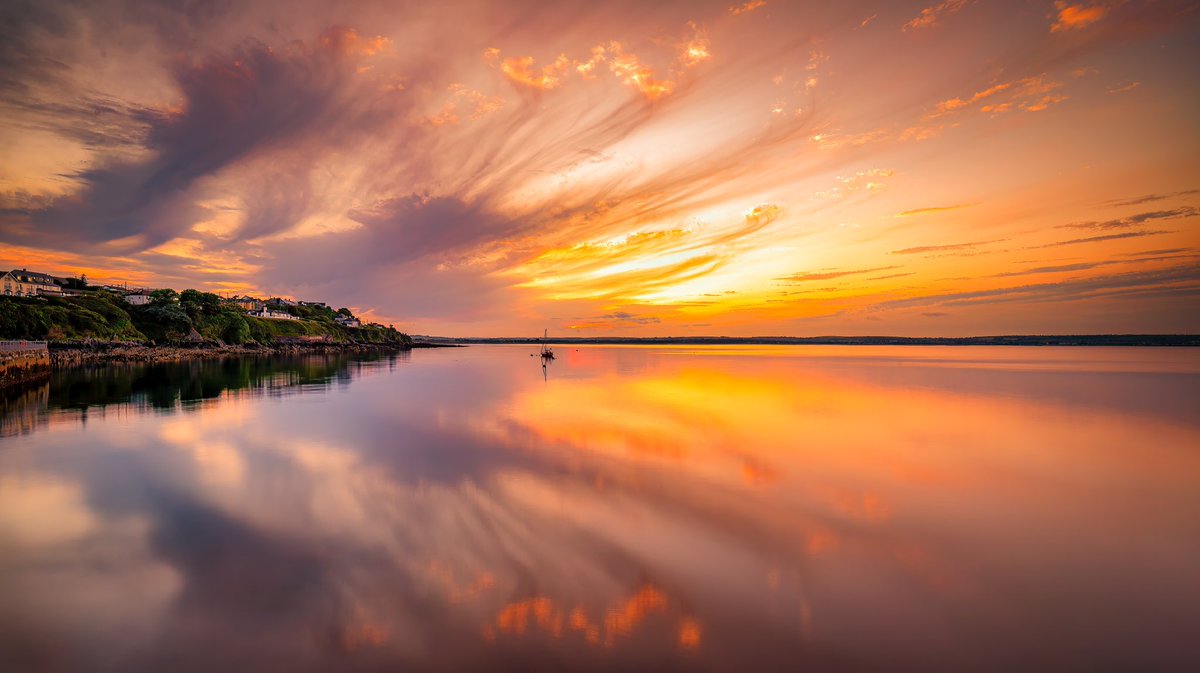 You can never watch too many sunsets 🌅 

Reflections at Ballycotton, Cork

#Ireland #irelandsancienteast #irish #photograghy #photographer #Nikon #nikonz6ii #sunset #sunsetphotography