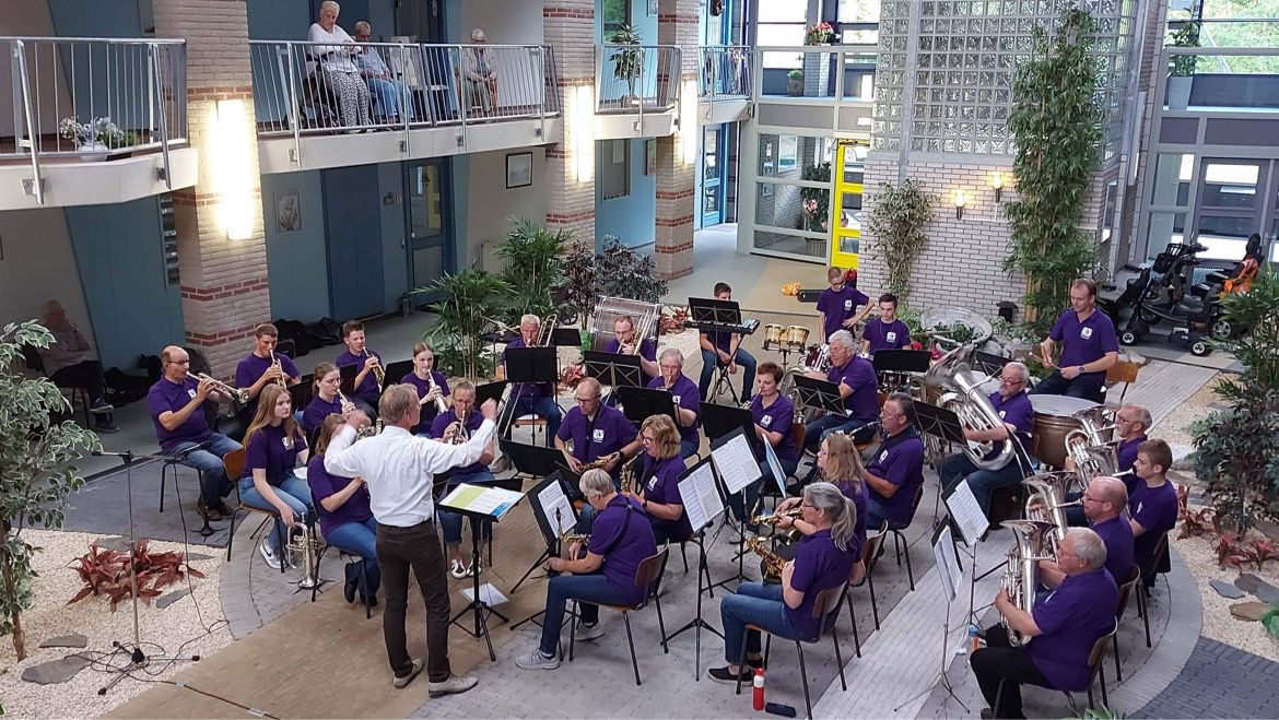 fanfarews's tweet photo. Vanavond gespeeld in seniorencomplex Botanicahof in Winschoten. Erg gewaardeerd. https://t.co/i7F7E0185l