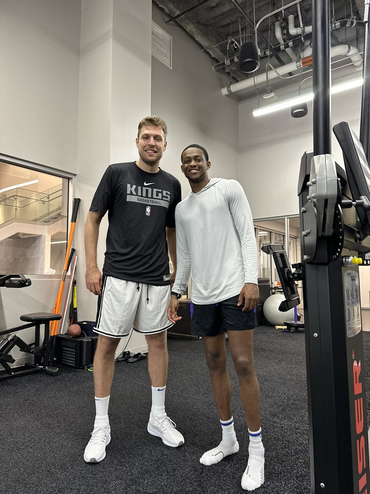 Eurohoops Türkiye on X: "Sasha Vezenkov 😍 De'Aaron Fox MVP, Sacramento'da.  <a href=