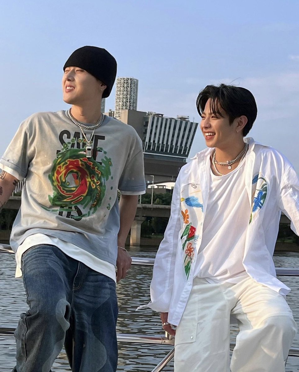 ysaIuvr's tweet photo. they’re my favs, go listen to metronome🎧
https://t.co/MCkIsCSwJI https://t.co/JXTLff4Vyo