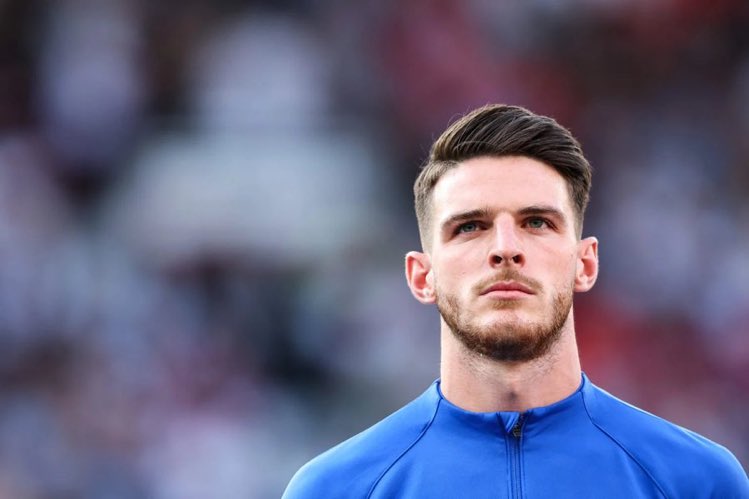 T0tallyArsenal's tweet photo. 🚨 Danny Murphy shares what Declan Rice said to him about Mikel Arteta this past weekend.

🗣️ He said: “I’ve got to say, it’s worth saying I saw Dec[lan Rice] on Sunday at the cafe by mine. He[Rice] was outside, I popped out to see him,[Rice]”

🗣️ “And we were chatting, and he[Rice] was buzzing. He[Rice] couldn’t wait to get to Arsenal. He said [Mikel]Arteta was magic when he met him.[Arteta]”(Five UK via TBR)