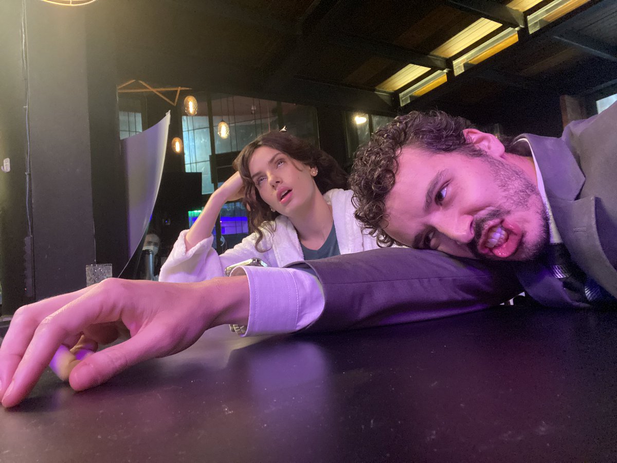 GabrielStauffer's tweet photo. Estreamoooos! #DeVoltaAos15 🤩 Tão curtindo essa segunda temporada? https://t.co/i7Cb5nQeAS