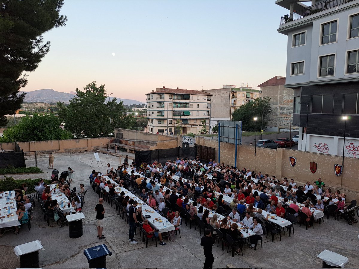 Alagoneses's tweet photo. 📷 Fotografías de la VIII Convivencia con la Comparsa Caballeros de Cardona y el XXV Almuerzo de hermandad con la Peña Sajeño-Alagonesa: 1 y 2 de julio de 2023.

➕️Noticia completa en:
https://t.co/RyNF0vNkjY https://t.co/pFiSlkaPda