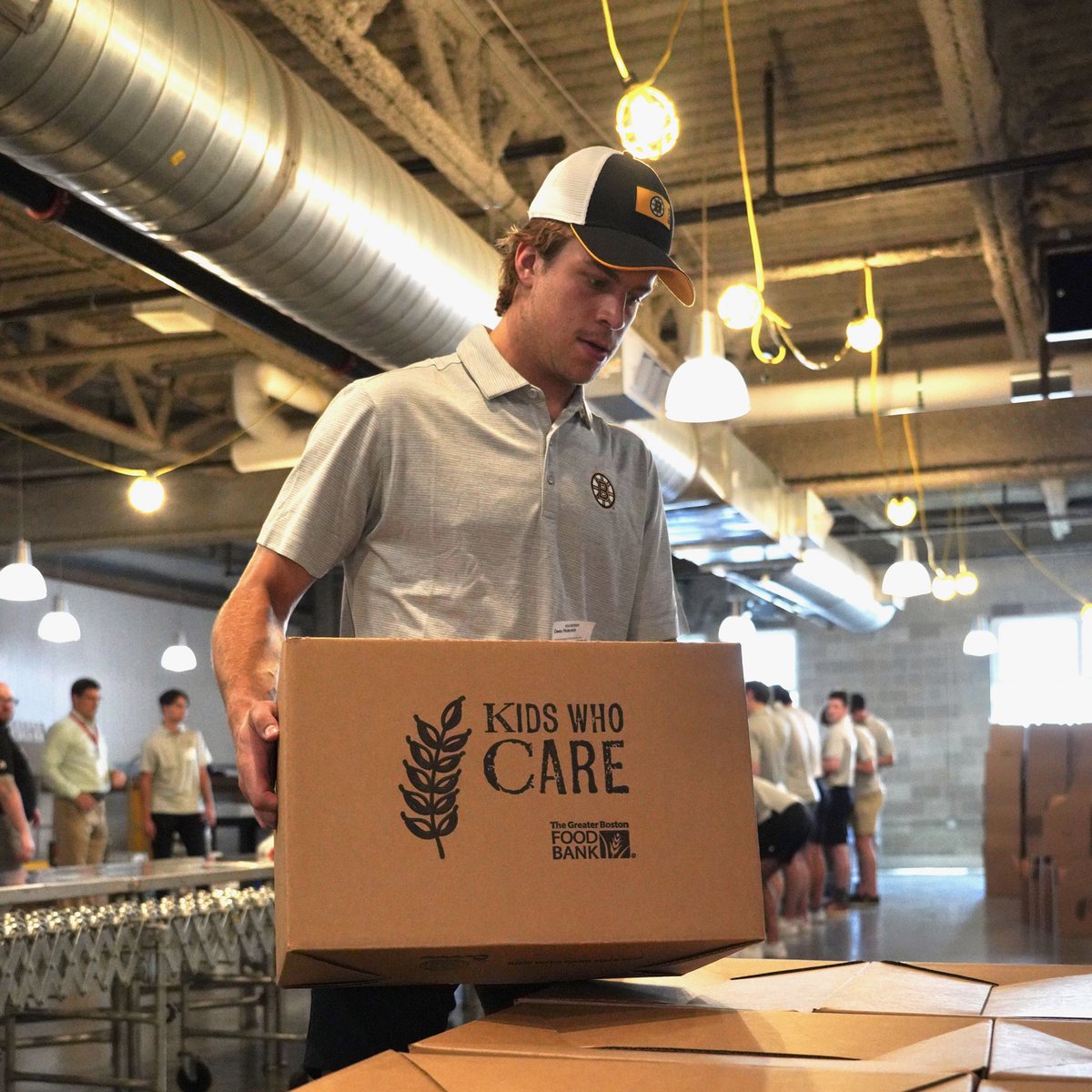 NHLBruins's tweet photo. Community day was a success at #BruinsDevCamp! The prospects enjoyed volunteering with @Gr8BosFoodBank , @SpauldingRehab and the S.P.O.R.T Floor Hockey team 👏 https://t.co/kf8AEzkIUE