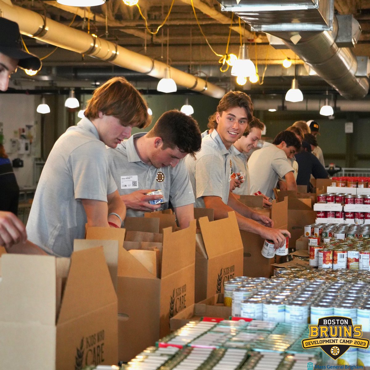 NHLBruins's tweet photo. Community day was a success at #BruinsDevCamp! The prospects enjoyed volunteering with @Gr8BosFoodBank , @SpauldingRehab and the S.P.O.R.T Floor Hockey team 👏 https://t.co/kf8AEzkIUE
