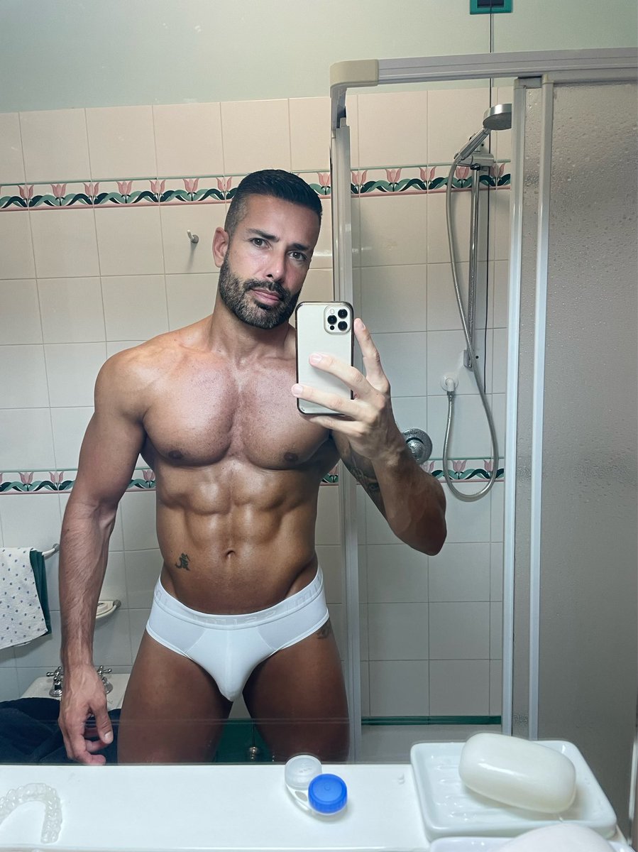 NewptLND's tweet photo. Tanning up 😜 https://t.co/0pSXW8P5tf